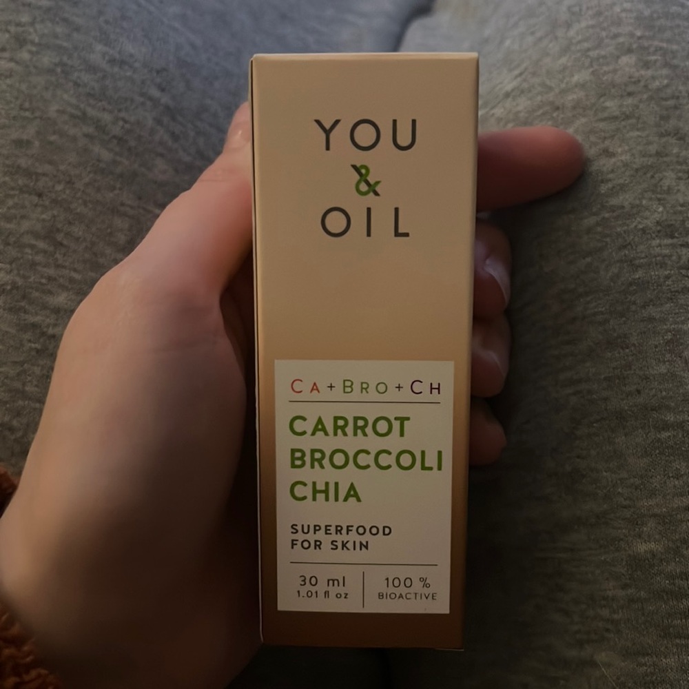 Sealed face oil